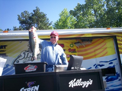 A happy tournament angler with a 10 pounder!
