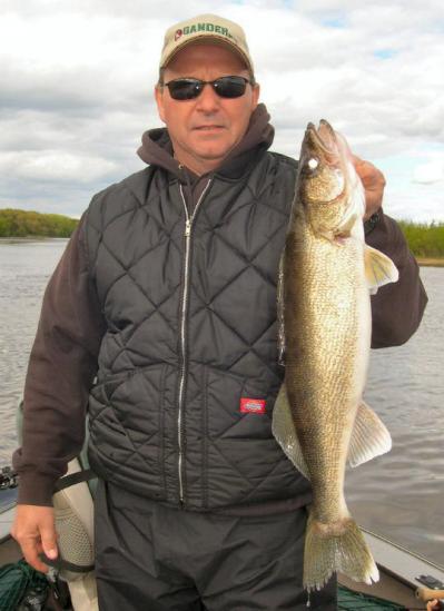 Jeff Zappia with a nice slot size walleye