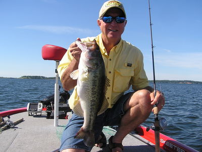 this  quality bass came from the edge of a drop off that dropped from 12 to 30 feet.   It hit a TX rig.