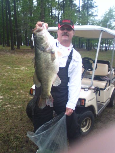DeRidder's Steve Rhea with a beautiful 9.24 pound largemouth which netted him $1500.