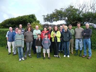  Glenda Powell and her students