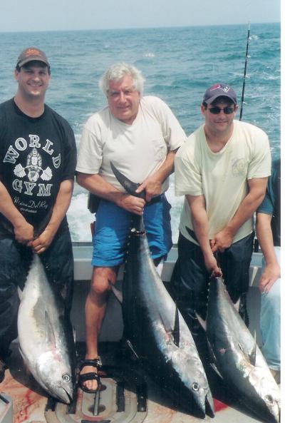 Arthur Neddar party with school/medium tuna to124 lbs.